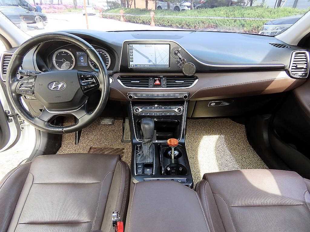 HYUNDAI Grandeur - Vista 7