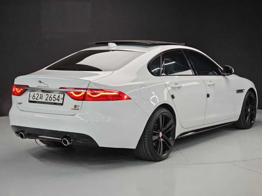 Jaguar XF - Vista 3