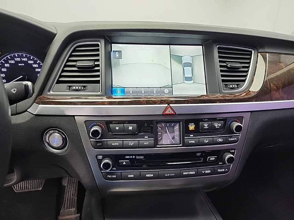 HYUNDAI Genesis - Vista 10