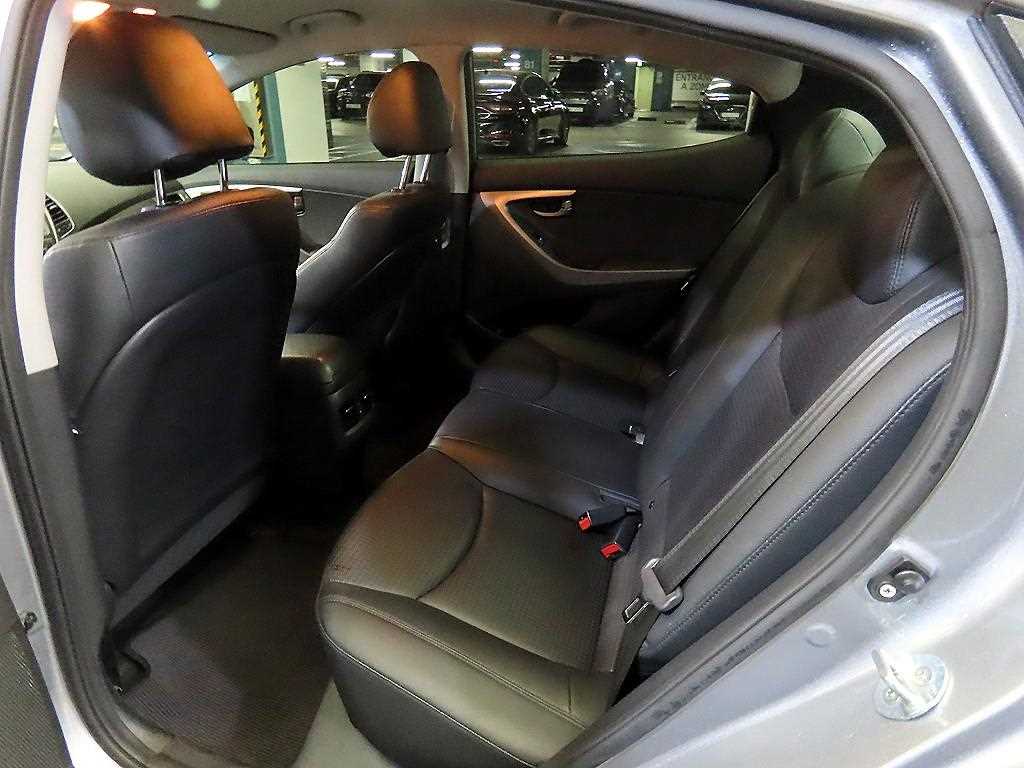 HYUNDAI Avante - Vista 6