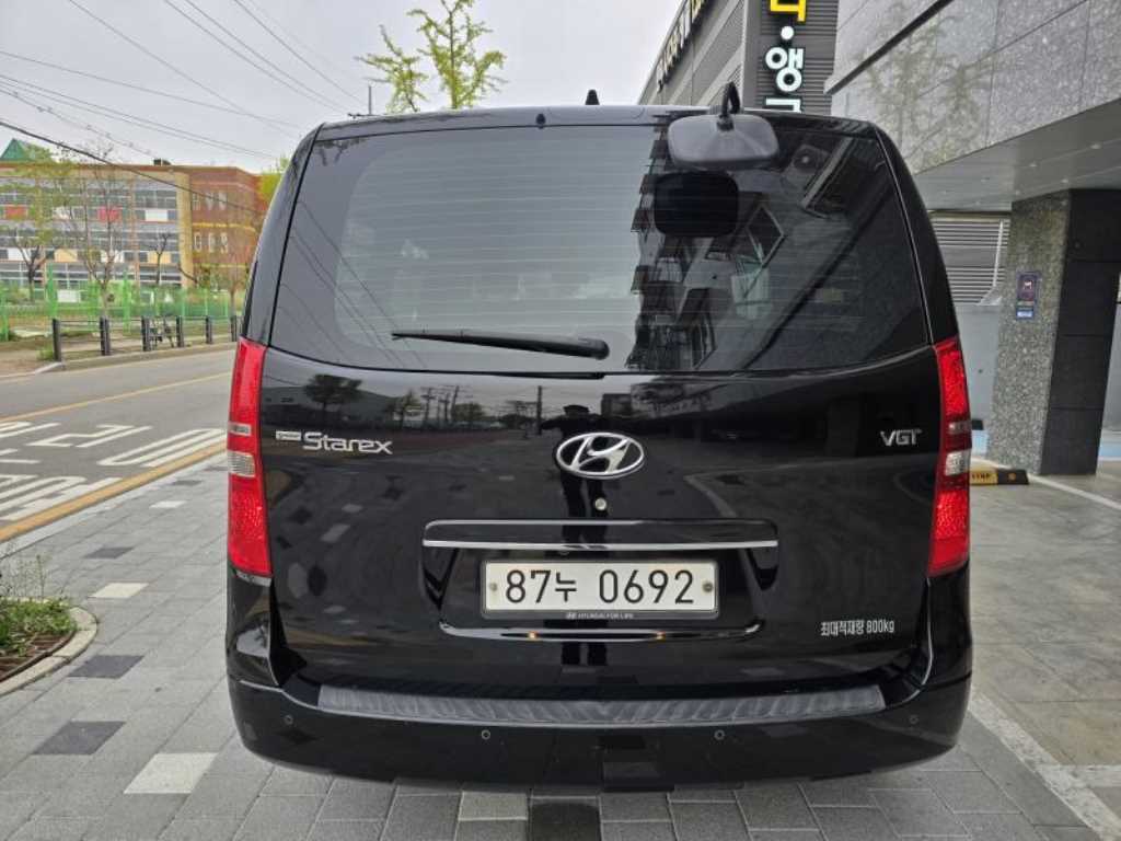 HYUNDAI Starex - Vista 5