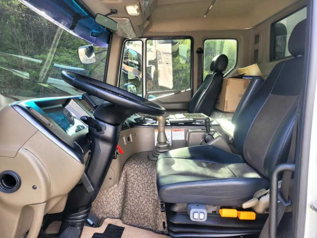 medium and large cargo truck - Vista 8
