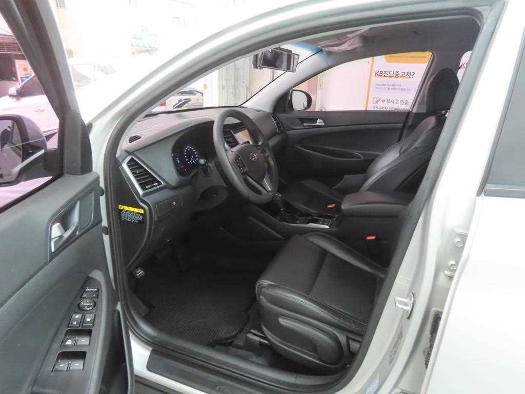 HYUNDAI Tucson - Vista 5