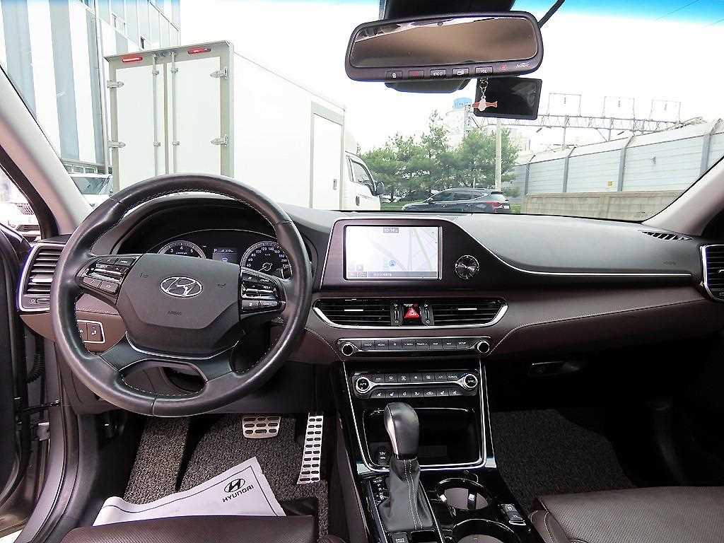HYUNDAI Grandeur - Vista 7