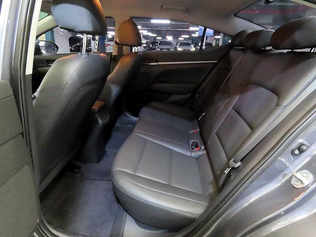 HYUNDAI Avante - Vista 7