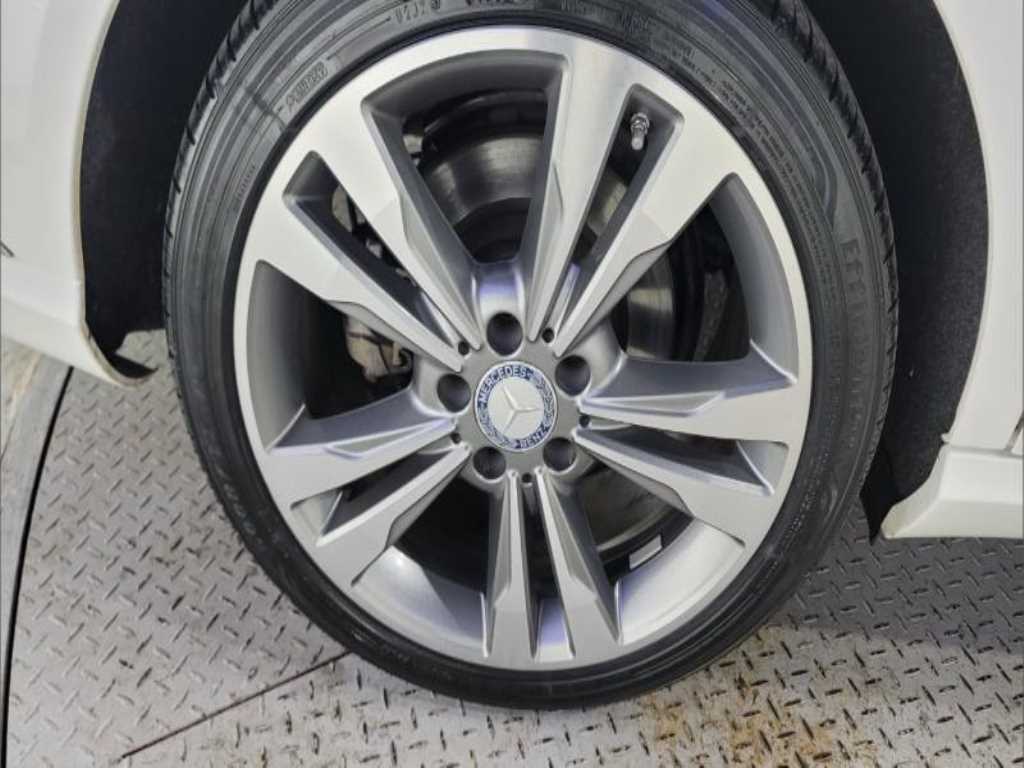 Mercedes Benz E class - Vista 9