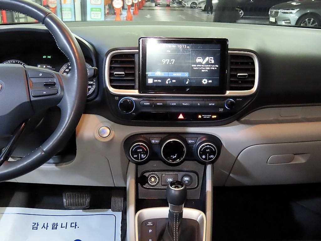 HYUNDAI Venue - Vista 11