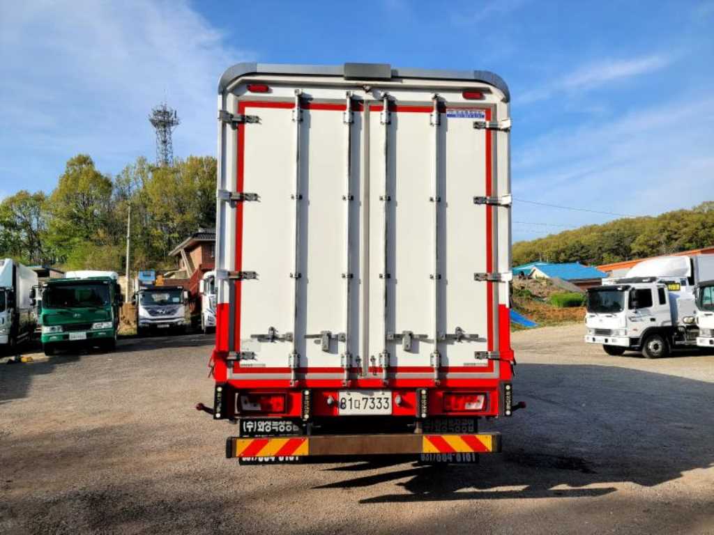 medium and large cargo truck - Vista 6