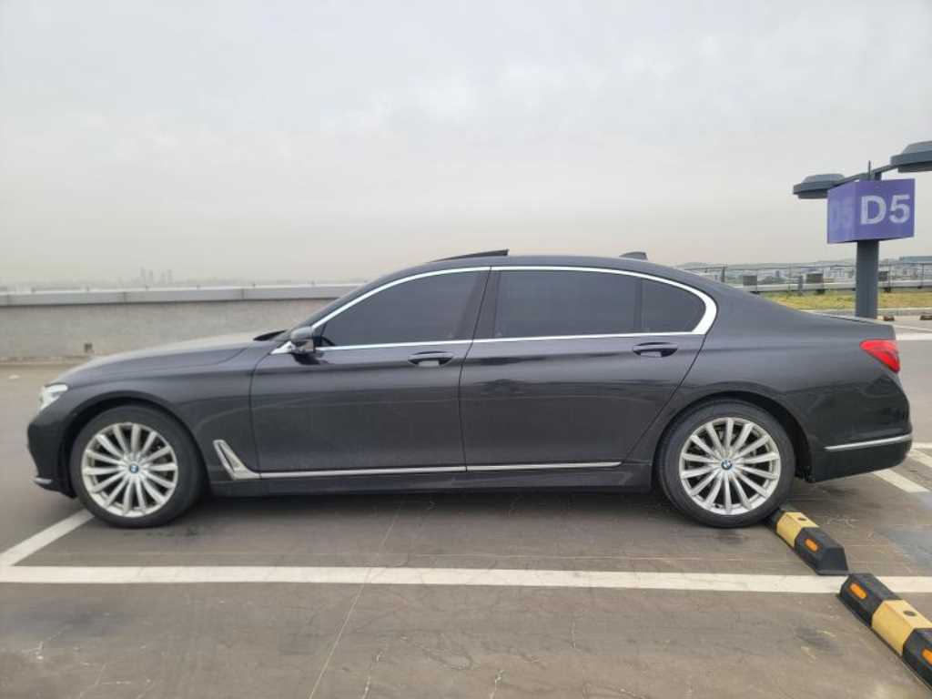 BMW 7 Series - Vista 4