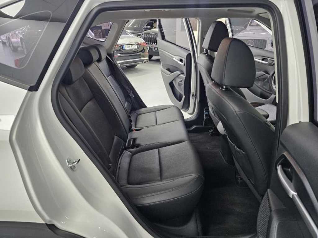 KIA Seltos - Vista 8