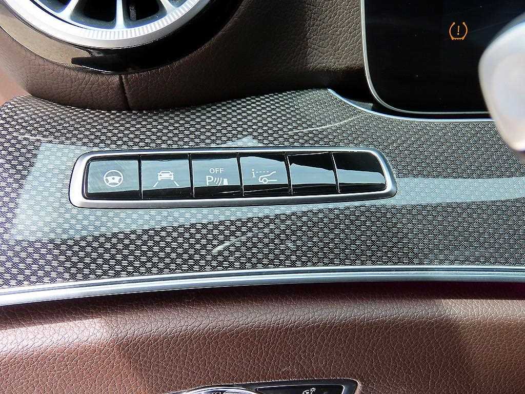 Mercedes Benz CLS Class - Vista 11