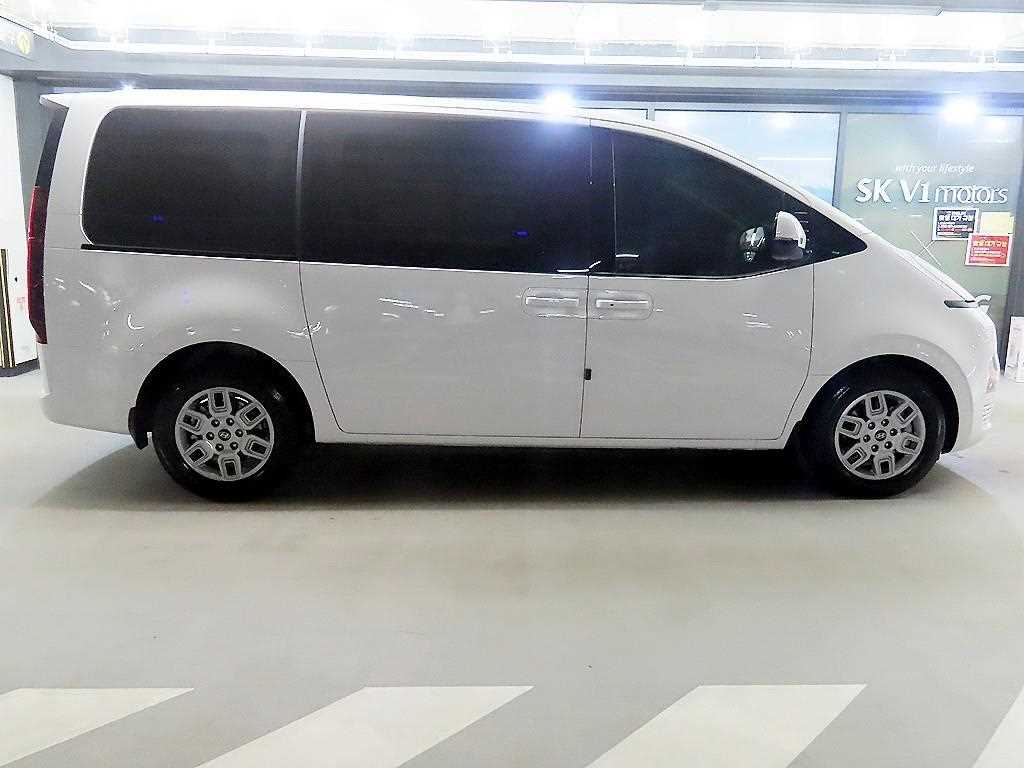 HYUNDAI Staria - Vista 3