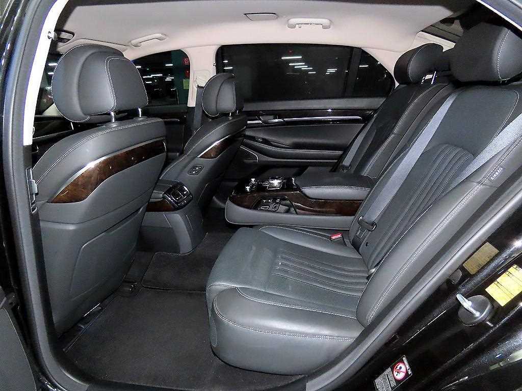 Genesis G90 - Vista 7