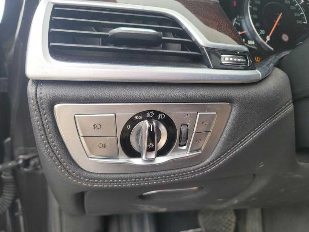 BMW 7 Series - Vista 11