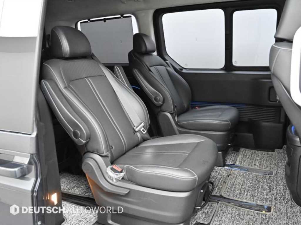 HYUNDAI Staria - Vista 12