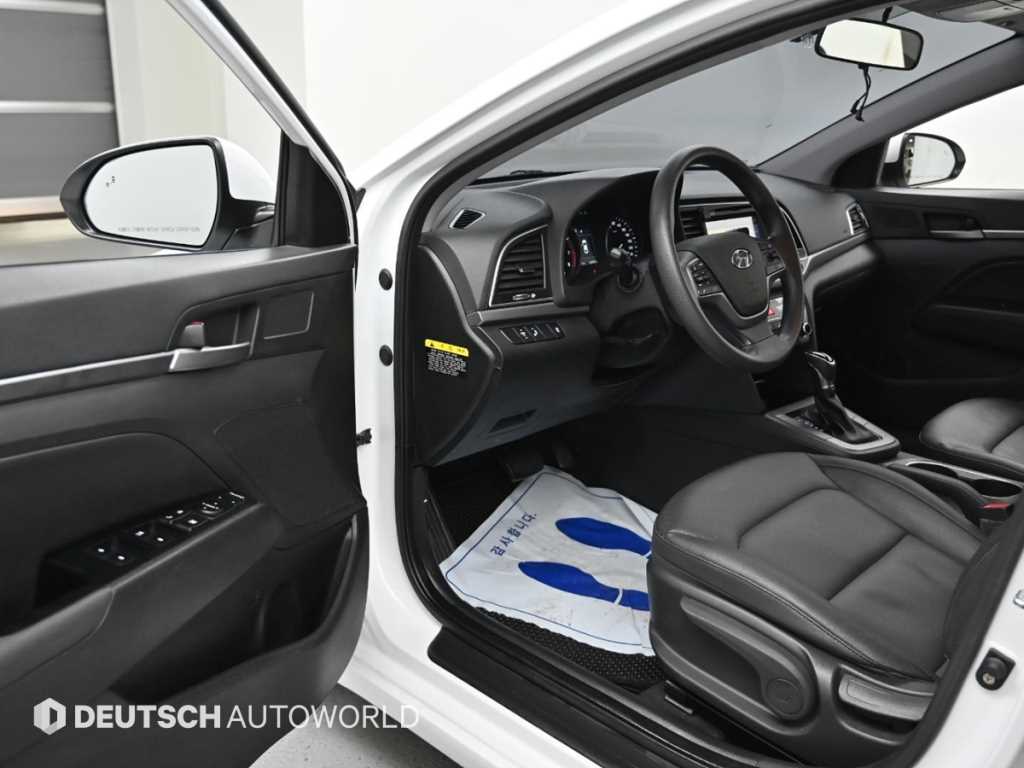 HYUNDAI Avante - Vista 11
