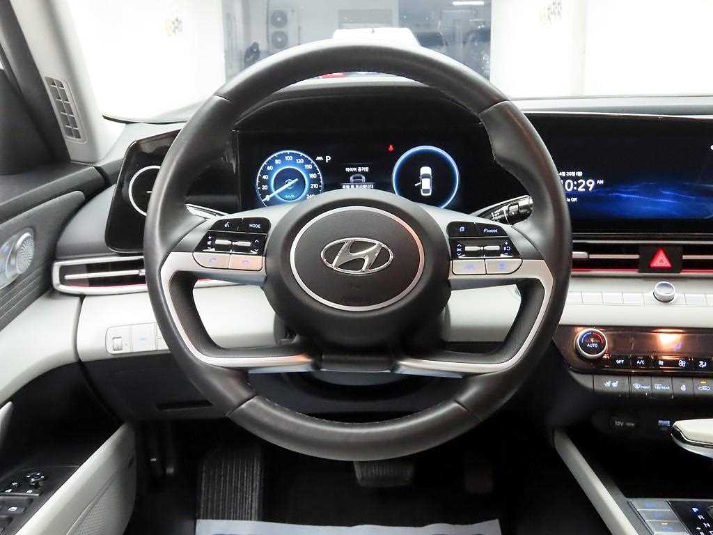 HYUNDAI Avante - Vista 8