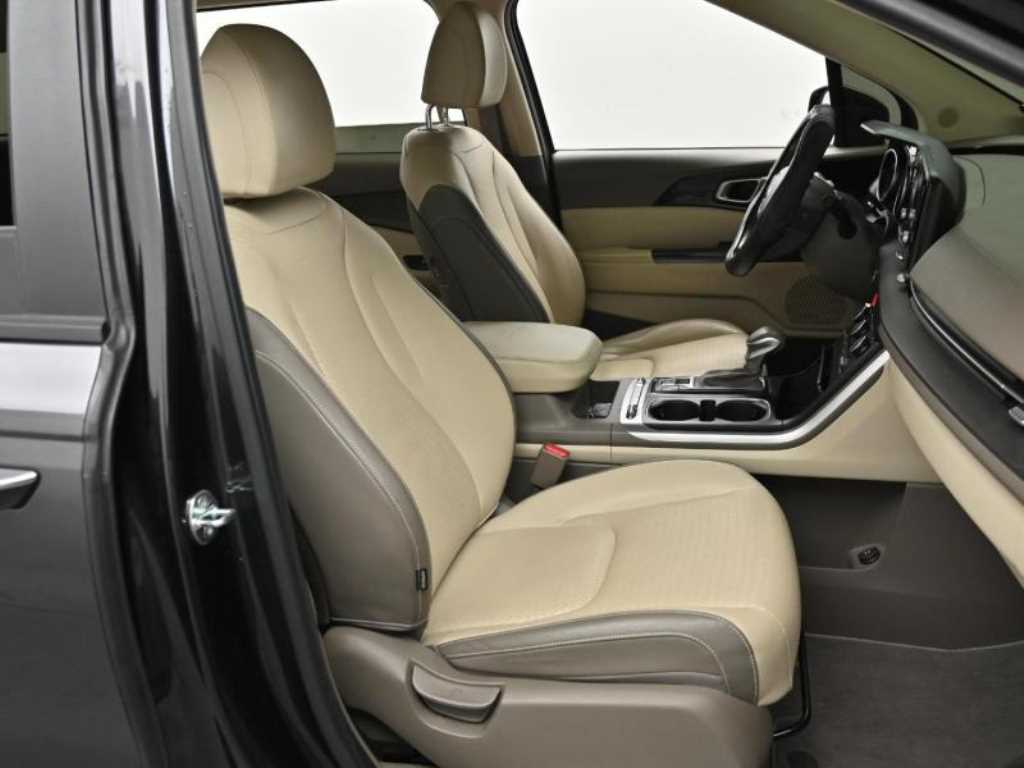 KIA Carnival - Vista 10