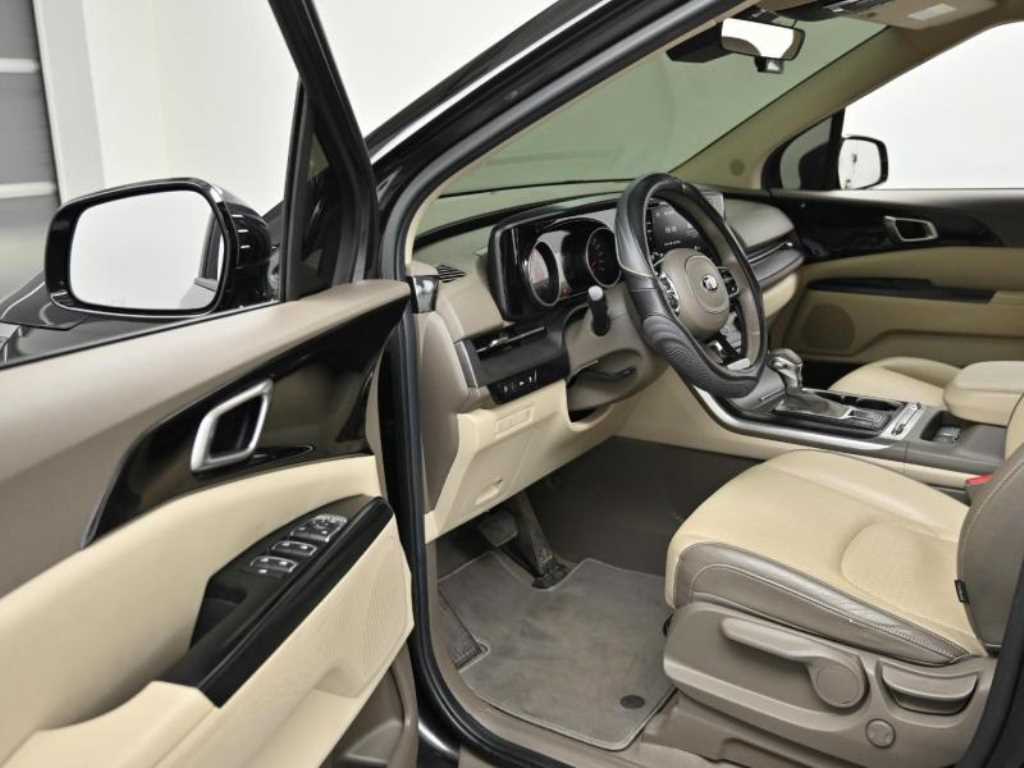 KIA Carnival - Vista 11