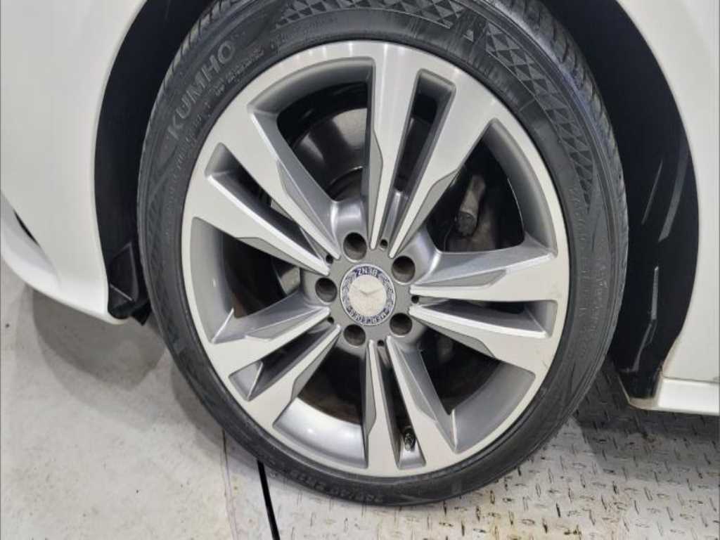 Mercedes Benz E class - Vista 7