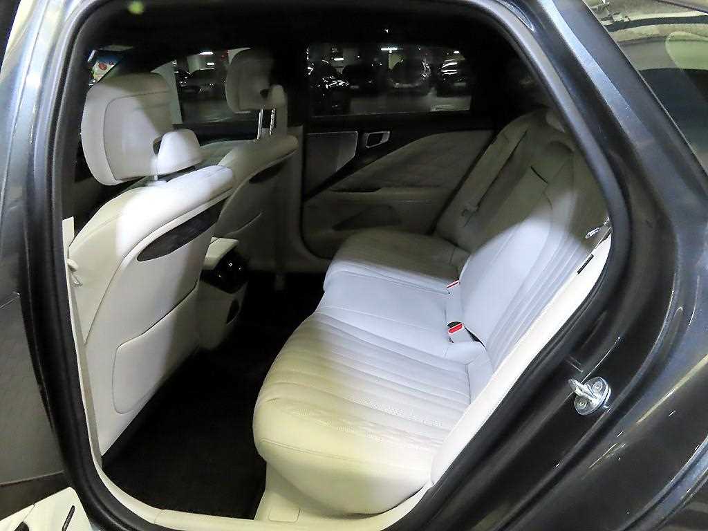 KIA K8 - Vista 7