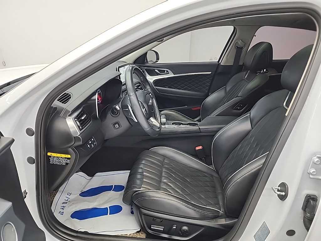 Genesis G70 - Vista 11