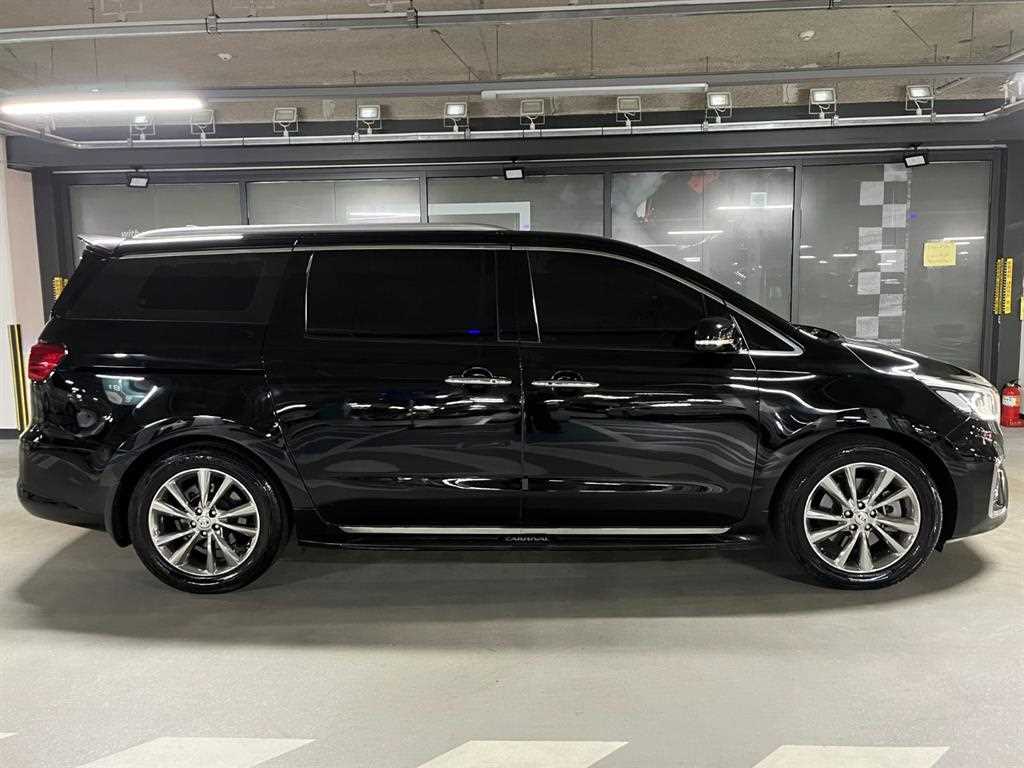 KIA Carnival - Vista 3