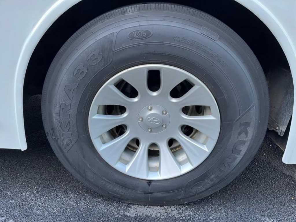 medium and large bus Medium-sized Hyundai Bus - Vista 8