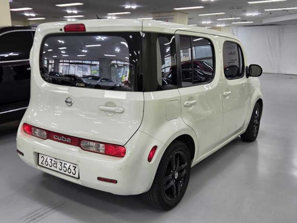 Nissan Cube - Vista 4