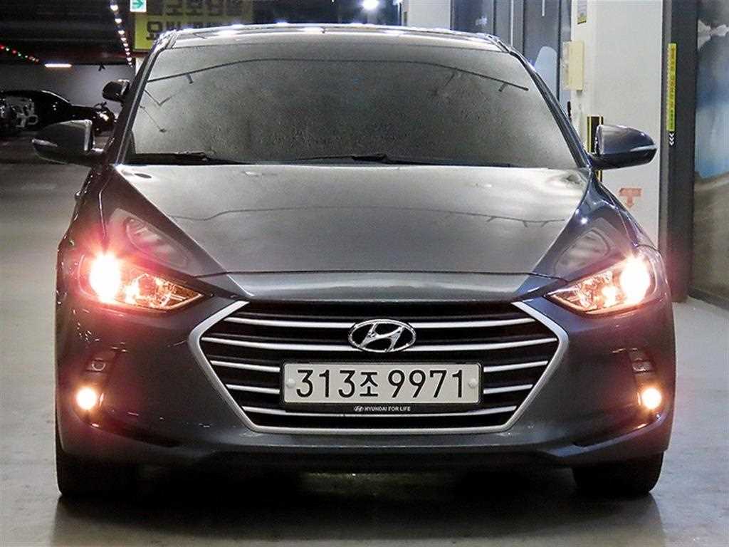 HYUNDAI Avante - Vista 2