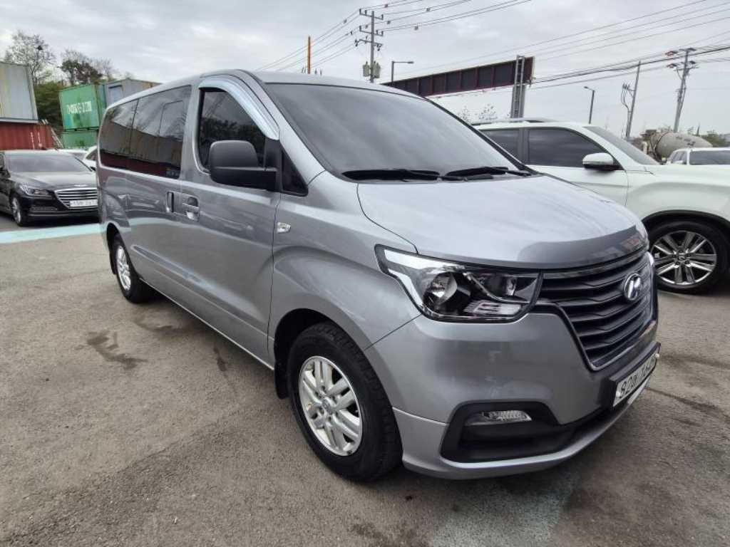 HYUNDAI Starex - Vista 2
