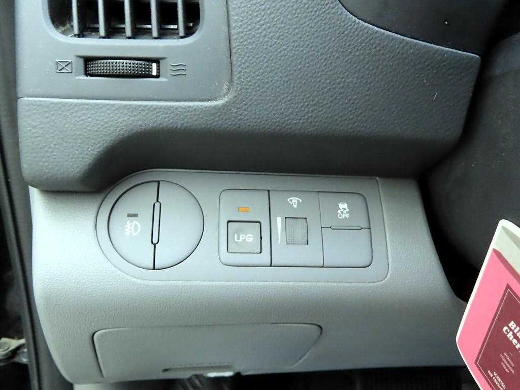 HYUNDAI Starex - Vista 12