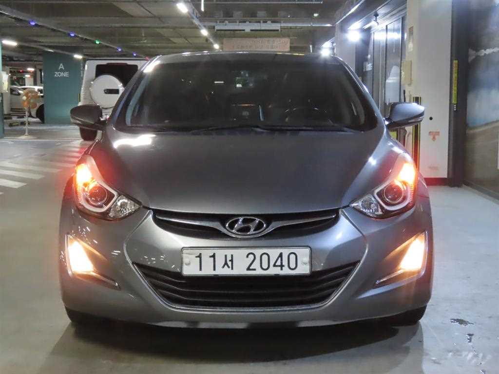 HYUNDAI Avante - Vista 2