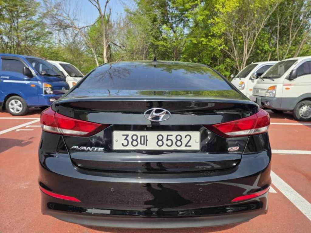 HYUNDAI Avante - Vista 2