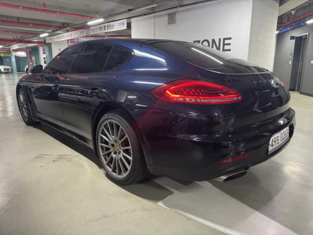 Porsche Panamera - Vista 4