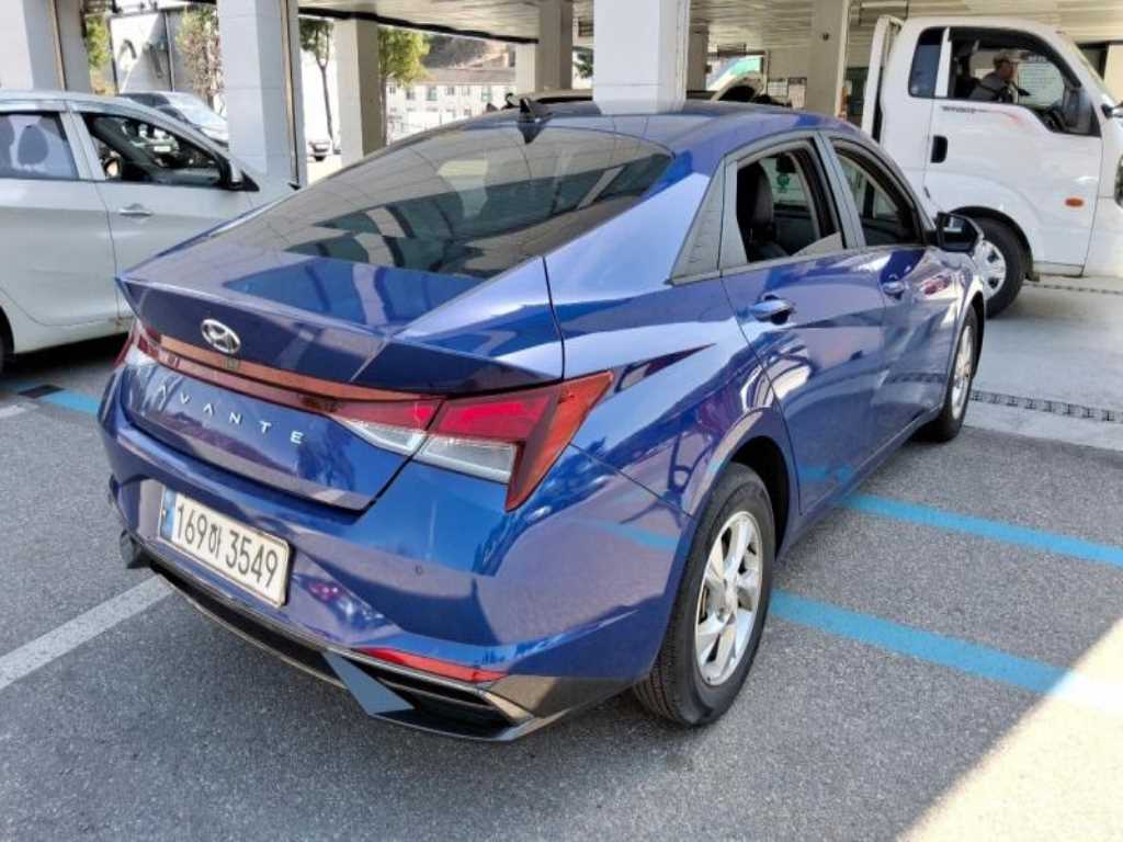 HYUNDAI Avante - Vista 8