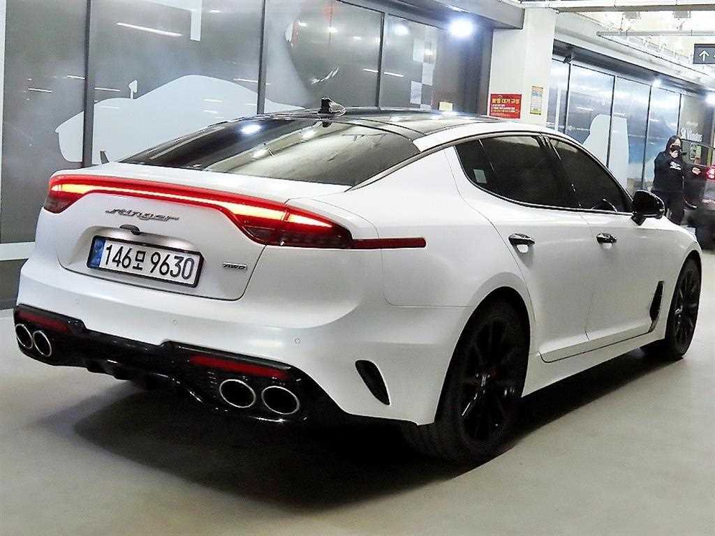 KIA Stinger - Vista 4