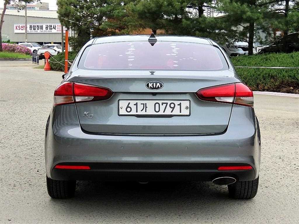 KIA K3 - Vista 4