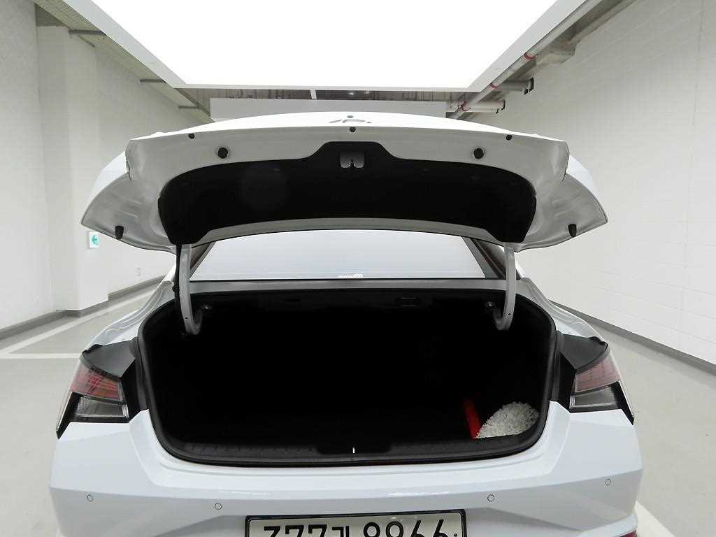 HYUNDAI Avante - Vista 5
