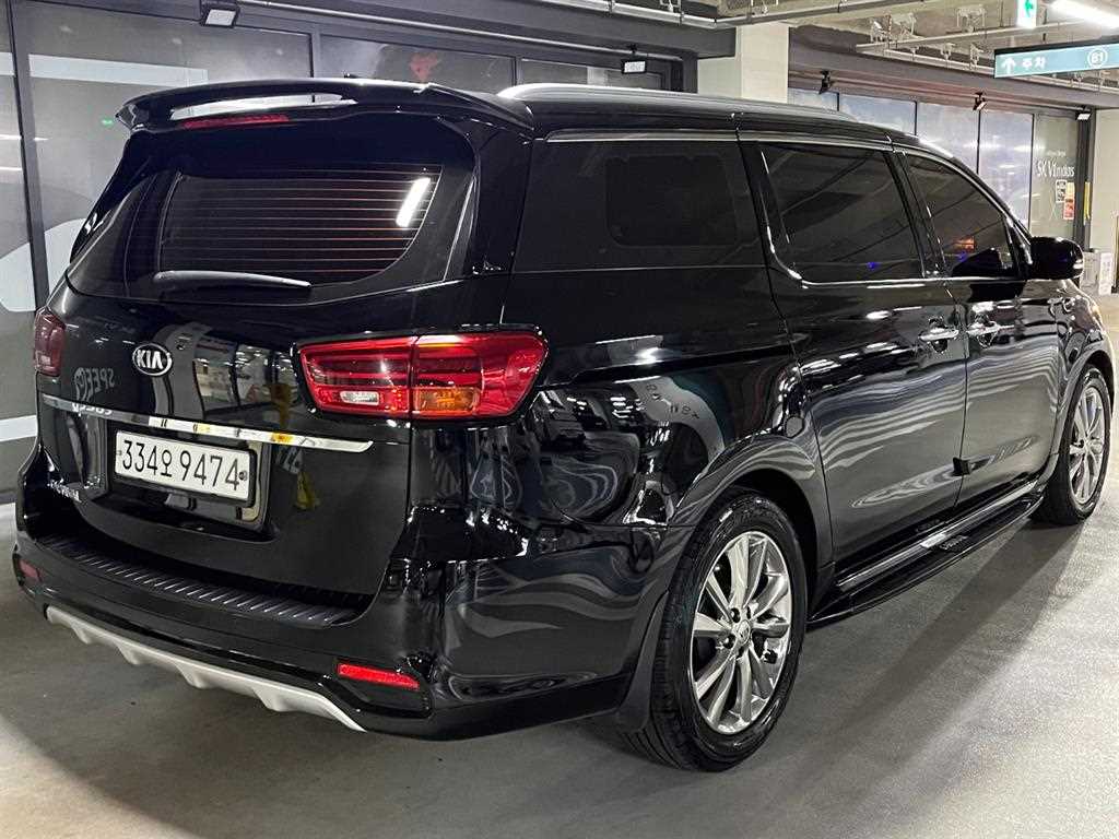 KIA Carnival - Vista 4