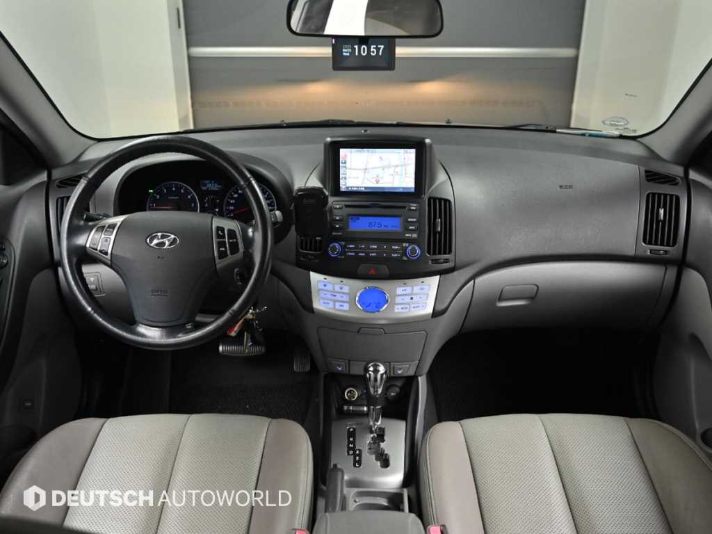 HYUNDAI Avante - Vista 7