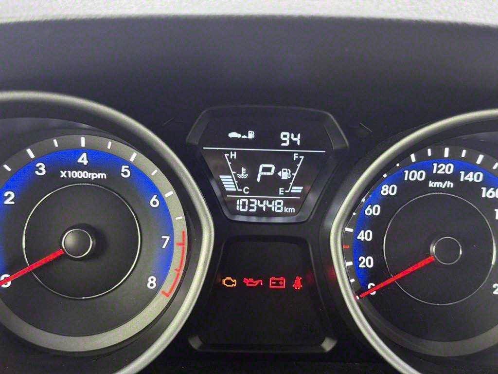 HYUNDAI Avante - Vista 8
