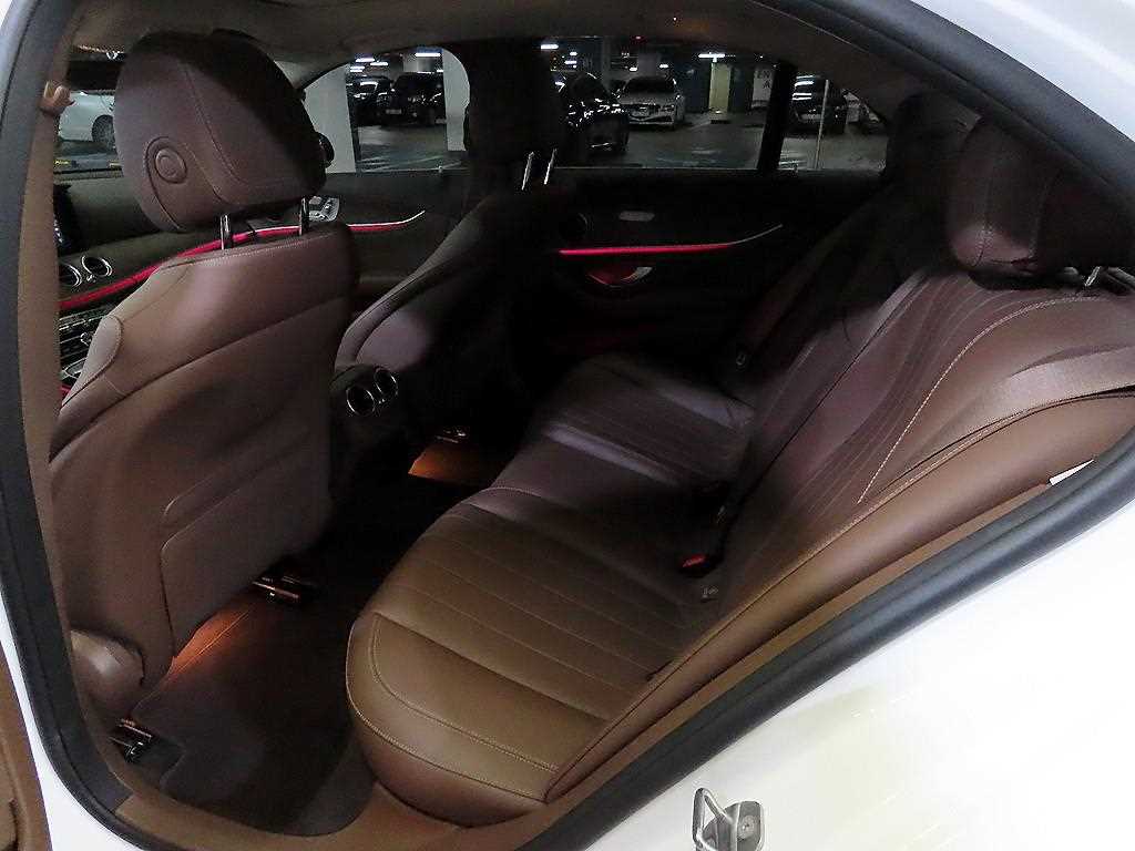 Mercedes Benz E class - Vista 7