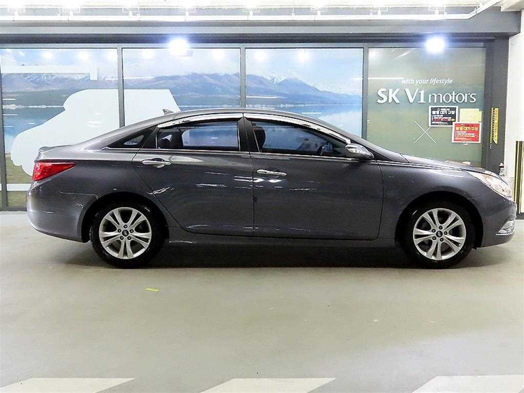 HYUNDAI Sonata - Vista 3