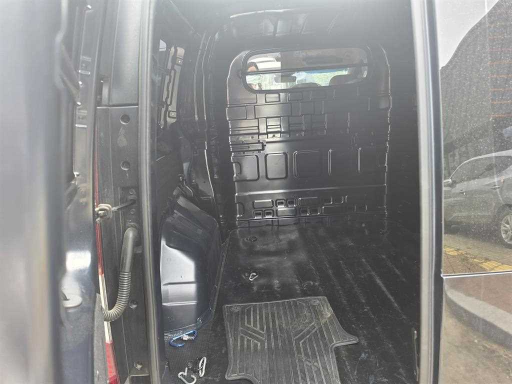 HYUNDAI Staria - Vista 6