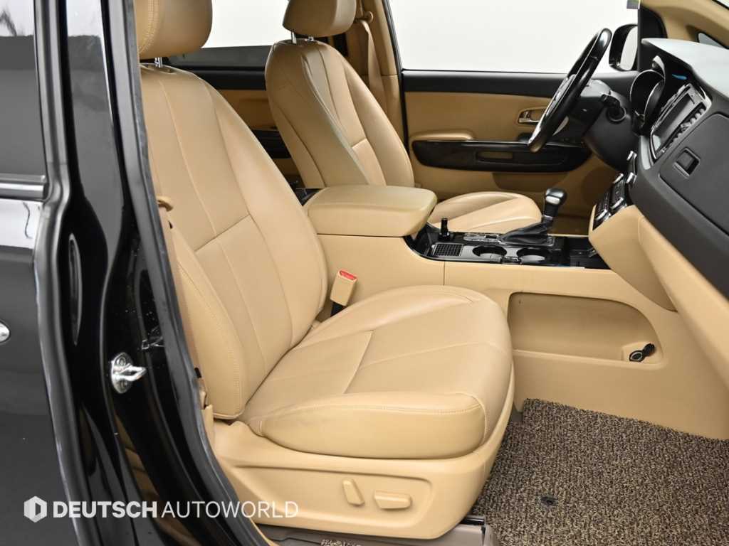 KIA Carnival - Vista 10