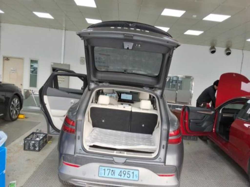 Genesis GV60 - Vista 11