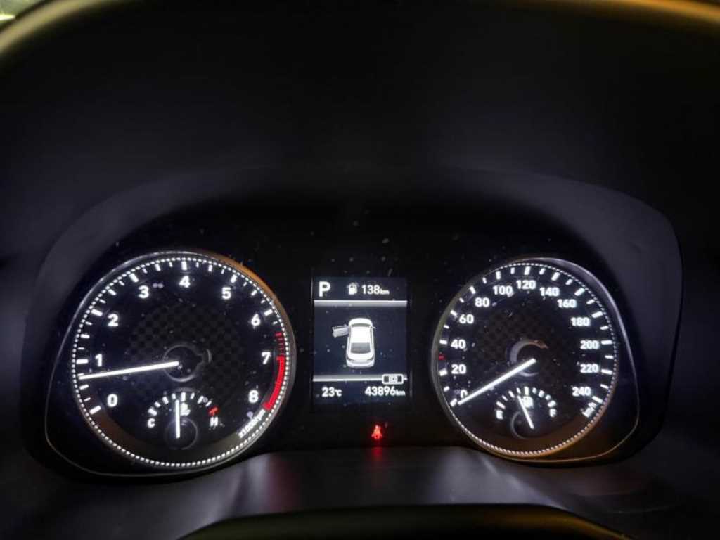 HYUNDAI Avante - Vista 4
