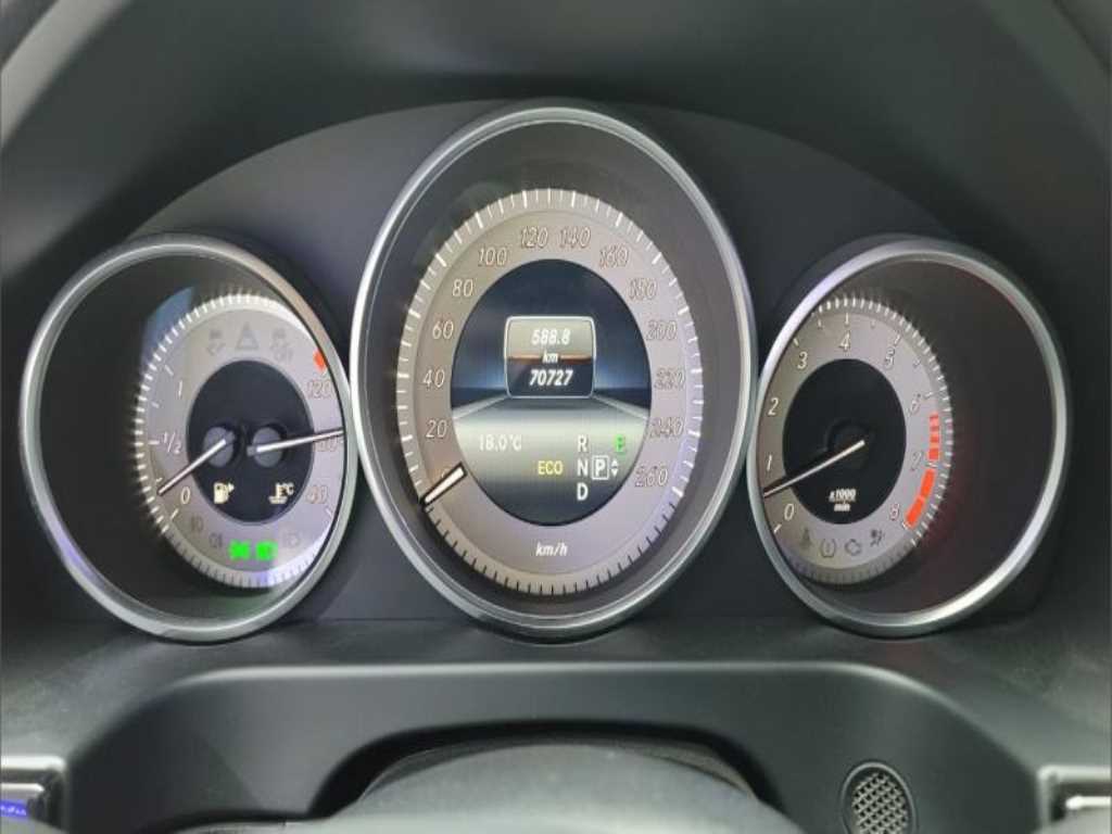 Mercedes Benz E class - Vista 3