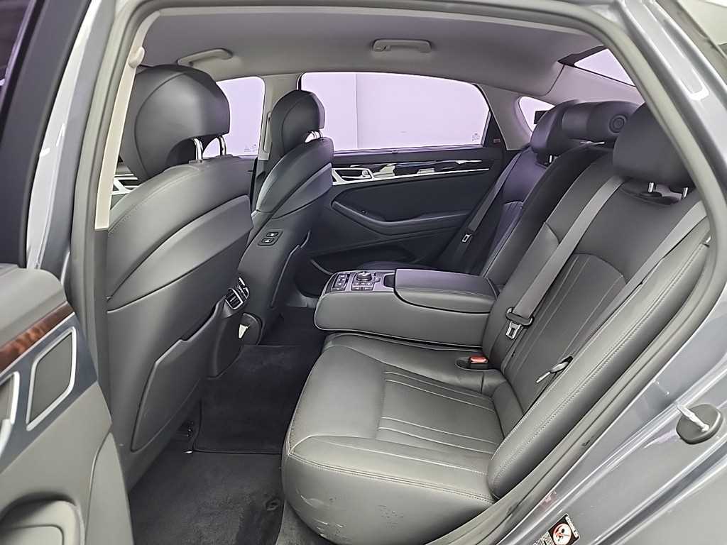 HYUNDAI Genesis - Vista 12